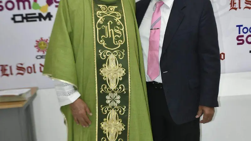 El padre acompañó a Alanís en este día.